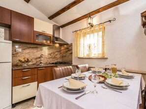 Dining - Magdalena by Interhome (Pićan)