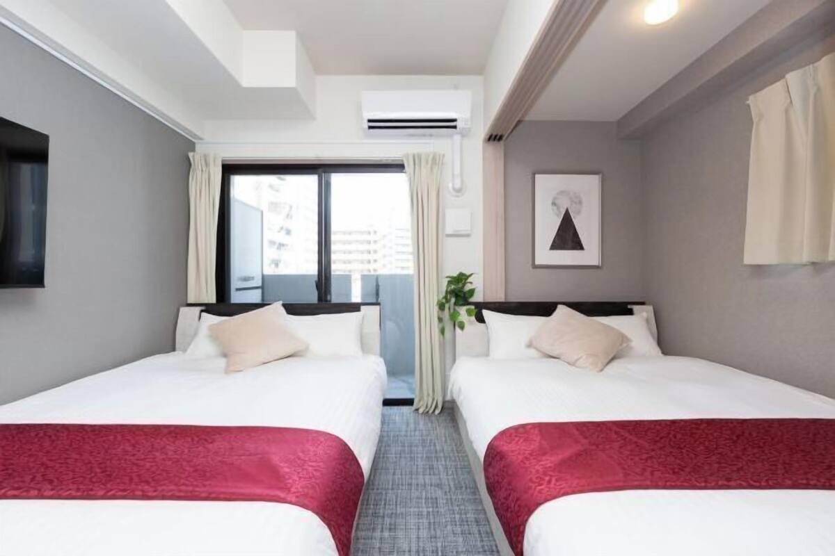 Cortinas opacas, tabla de planchar con plancha, wifi gratis