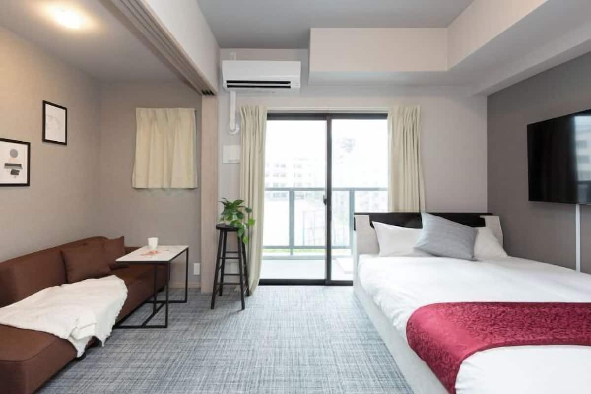 Cortinas opacas, tabla de planchar con plancha, wifi gratis