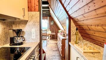 Kühlschrank, Ofen, Geschirrspüler, Kochgeschirr/Geschirr/Besteck