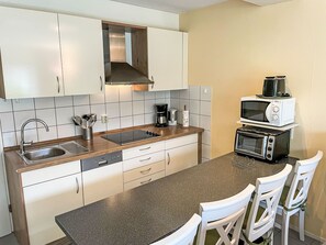 Frigorifero, microonde, forno, lavastoviglie