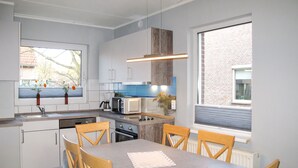 Kjøleskap, mikrobølgeovn, ovn og oppvaskmaskin