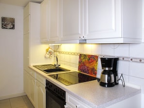 Fridge, oven, dishwasher, cookware/dishes/utensils
