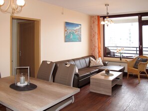 Fernseher, Tischtennisplatte