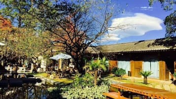 Tempat makan outdoor