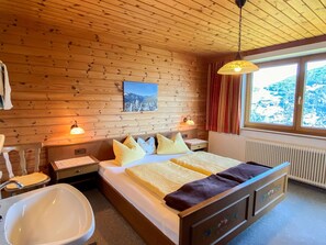 4 室のベッドルーム、WiFi