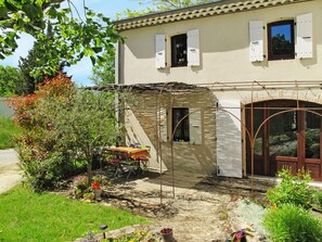 Outdoor dining - Marguerie by Interhome (La Begude de Mazenc)