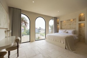 1 habitación, tabla de planchar con plancha y ropa de cama 