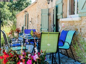 Outdoor dining - Le Coustal by Interhome (Blanquefort-sur-Briolance)