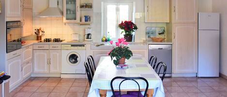 Fridge, microwave, oven, dishwasher