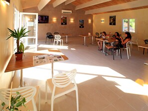 Dining - Les Hameaux de Pomette-Chalet 4 pers. by Interhome (Cazals)