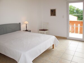 3 Schlafzimmer, Bügeleisen/Bügelbrett