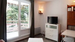 TV - Fully-equipped studio for 4 people (LES ORRES 1650)