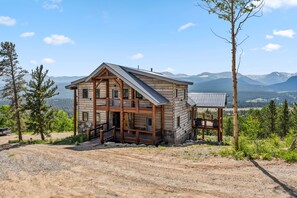 Exterior - Custom 2BR+Loft Home, w/ Hot Tub & Stunning Views (Alma)