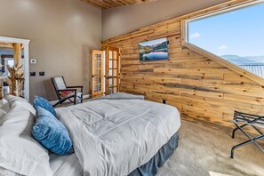 2 bedrooms, desk, iron/ironing board, WiFi