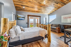 2 habitaciones, escritorio, tabla de planchar con plancha y wifi