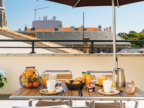 Outdoor dining - Les Patios d'Eugénie by Interhome (Biarritz)