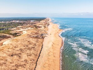 Una spiaggia nelle vicinanze