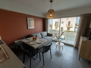 TV - Résidence Lagocéan T2 Sup. by Interhome (Vieux-Boucau)