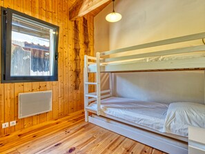 5 quartos, escrivaninha, ferros/tábuas de passar roupa, Wi-Fi
