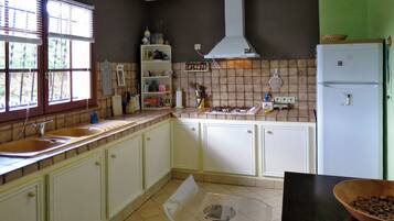 Réfrigérateur, micro-ondes, four, lave-vaisselle