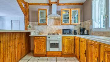 Réfrigérateur, micro-ondes, four