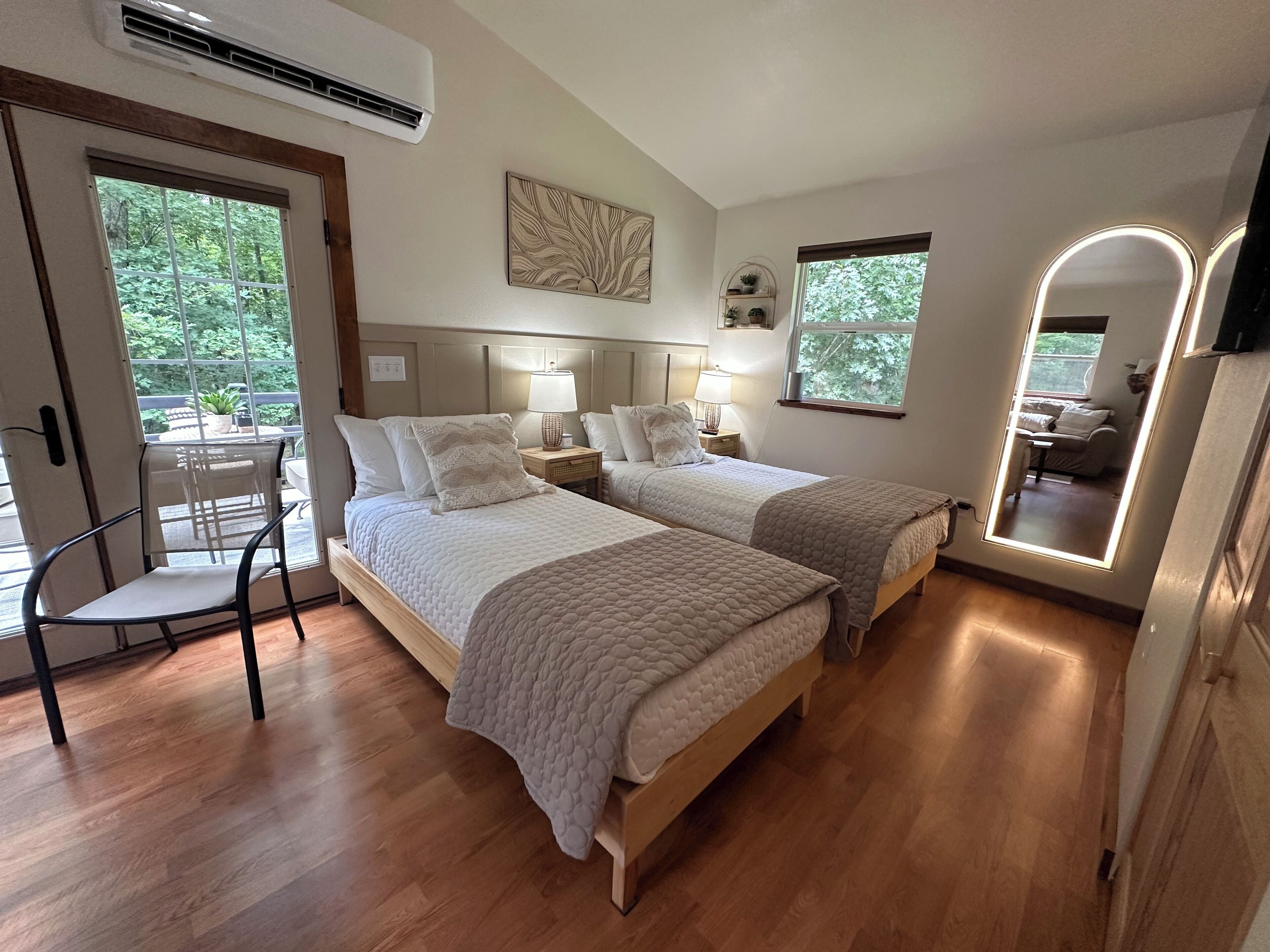 1 habitación, tabla de planchar con plancha, wifi y ropa de cama 