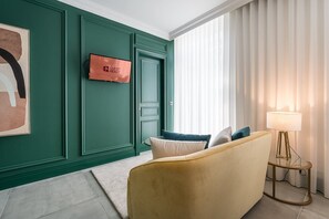 TV - GuestReady - City Centre Home (Porto)
