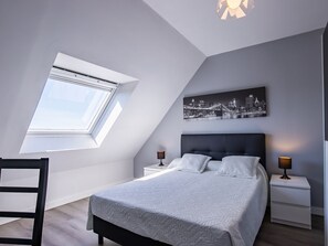 4 bedrooms, iron/ironing board, WiFi