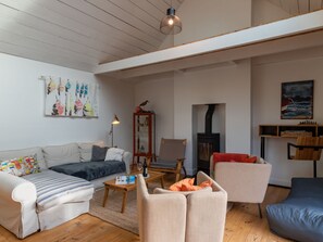 Fernseher, Kamin, DVD-Player