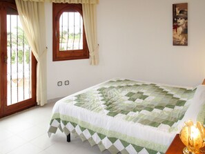 3 bedrooms, iron/ironing board, WiFi