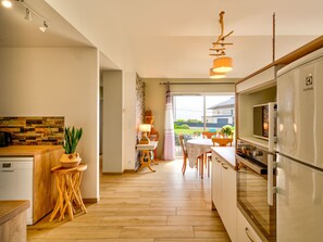 Réfrigérateur, micro-ondes, four, lave-vaisselle