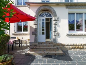 Outdoor dining - Ty Martelod by Interhome (Saint Guenolé)