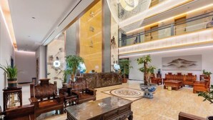 Lobby-lounge