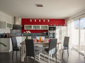 Refrigerador, microondas, horno y lavavajillas 