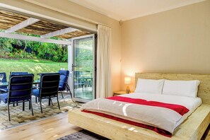 5 bedrooms, desk, iron/ironing board, WiFi