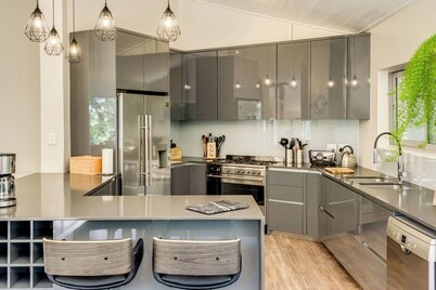 Charming Home with Mountain Views at Rivendell