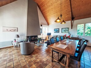 TV, DVD player - Les Courlis by Interhome (Trévou-Tréguignec)