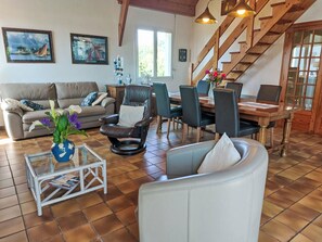 TV, DVD player - Les Courlis by Interhome (Trévou-Tréguignec)