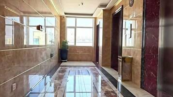 المنشأة من الداخل