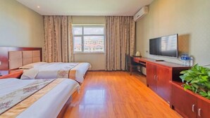 A hotel room with two beds, a TV, a desk, and a window with curtains. - Yanhong Hotel (Jiayuguan Xiongguan Plaza) (Jiayuguan)