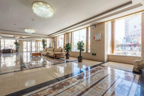 Yanhong Hotel (Jiayuguan Xiongguan Plaza)