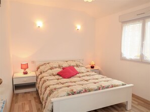 3 bedrooms, iron/ironing board, WiFi - Le Sémaphore by Interhome (Pleubian)