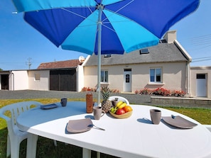 Outdoor dining - Ty Maï Pi by Interhome (Pleubian)
