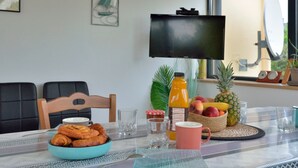 Dining - La Roseraie by Interhome (Kerbors)
