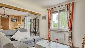 TV - La Roseraie by Interhome (Kerbors)