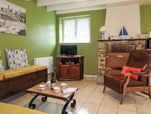TV, fireplace, DVD player