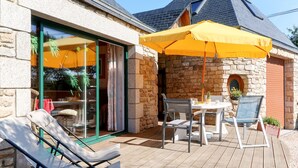 Outdoor dining - Les Bambous by Interhome (Guissény)