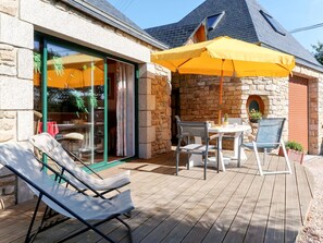 Outdoor dining - Les Bambous by Interhome (Guissény)