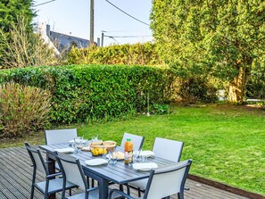 تناول الطعام بالخارج